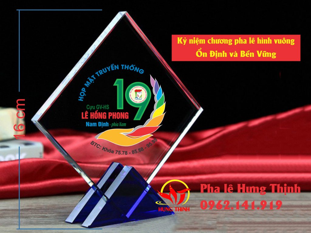 kỷ niệm chương pha lê hình vuông