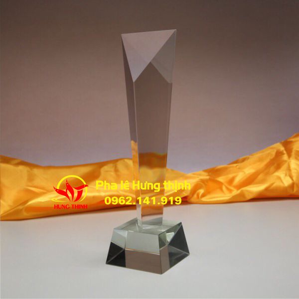 Cúp tam giác là một dạng của cúp thông dụng