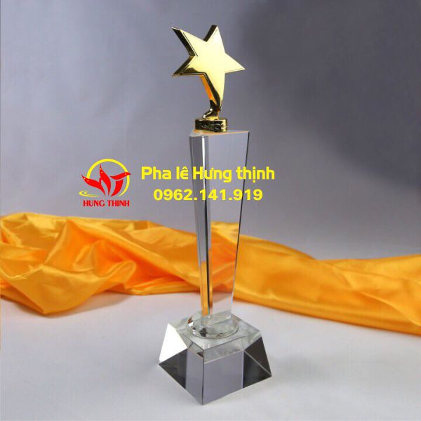 Cúp ngôi sao của Hưng Thịnh thể hiện những đỉnh vinh quang và thành công của mỗi con người