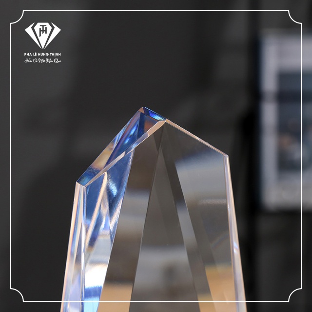 Cúp pha lê đế gỗ 04